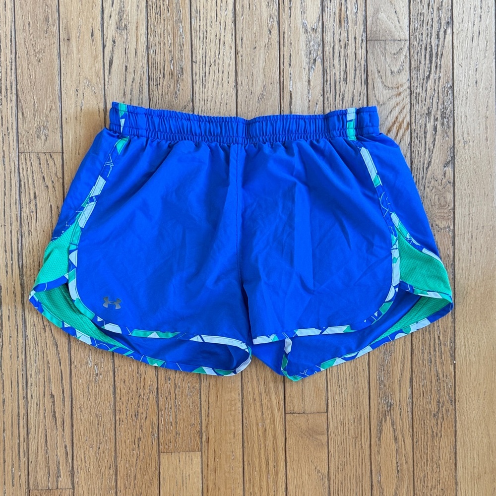 Under Armour Women's Semi-fitted heat gear shorts size small